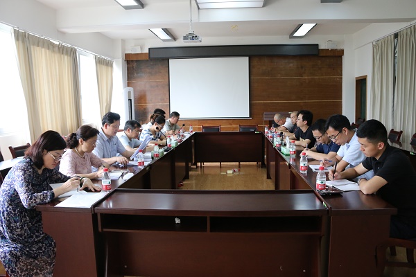 6.2科技与产业支部召开“两学一做”党组织软弱涣散整治工作阶段性总结及学习廖俊波、黄大年先进事迹专题会议.jpg 2138CC太阳集团